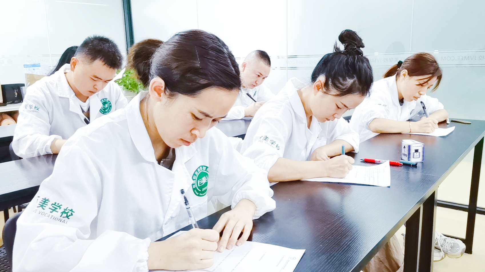 巨美學(xué)校美容課件內(nèi)容